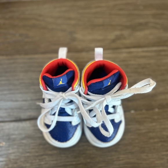 Toddler Jordans  4C - Picture 5 of 5